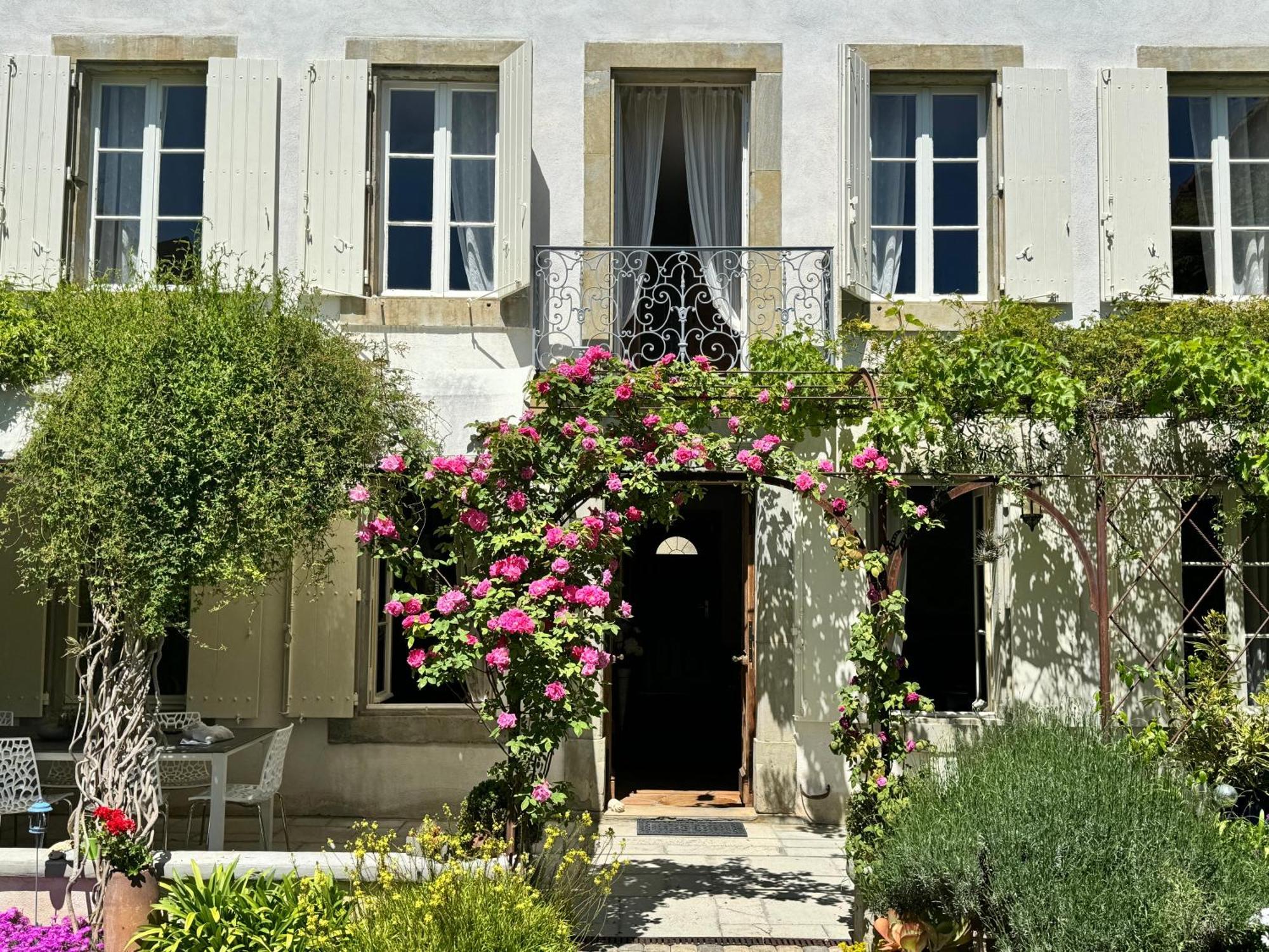 Le Patio Des Senteurs Bed and Breakfast Verzeille Eksteriør billede