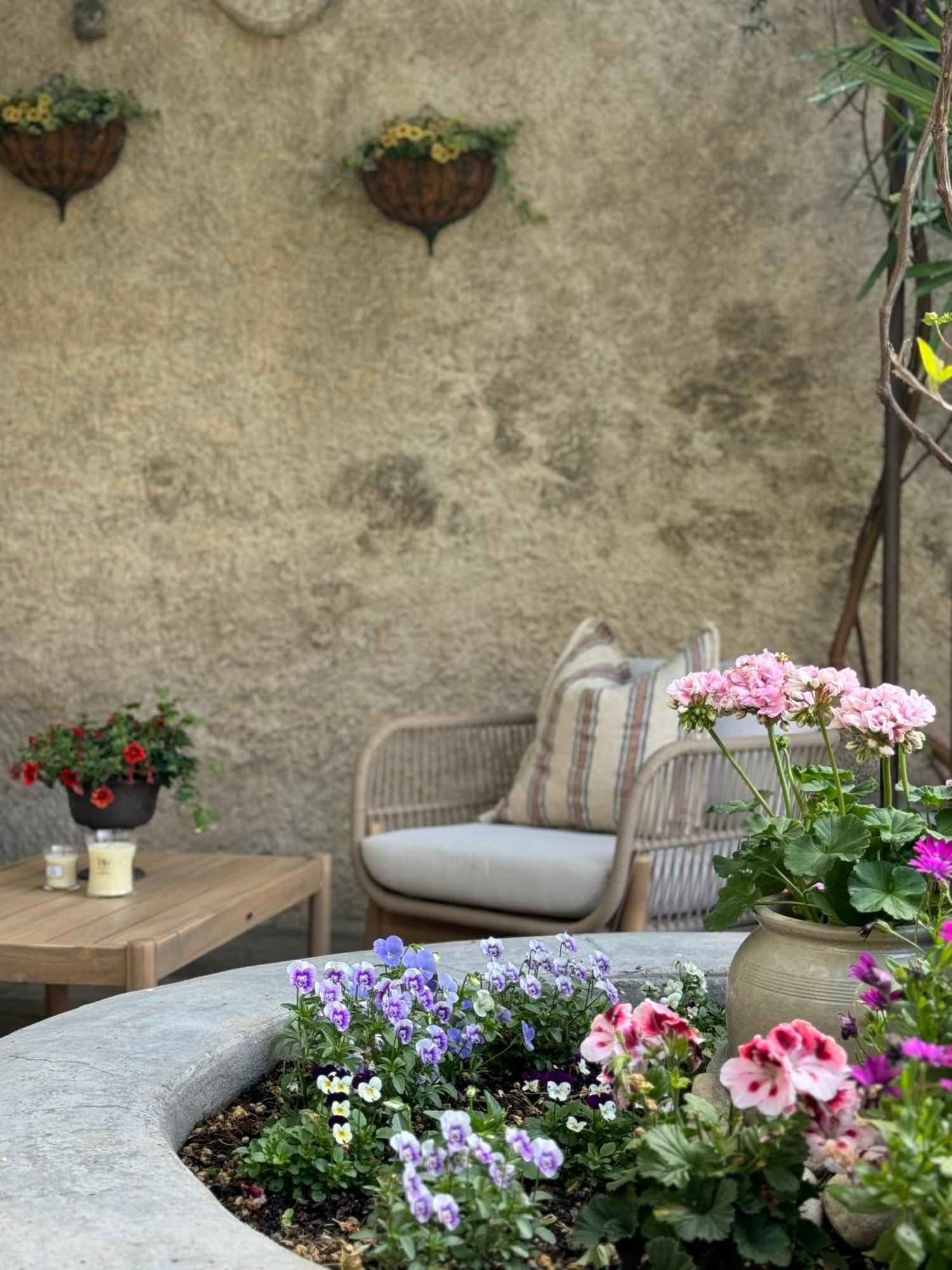Le Patio Des Senteurs Bed and Breakfast Verzeille Eksteriør billede